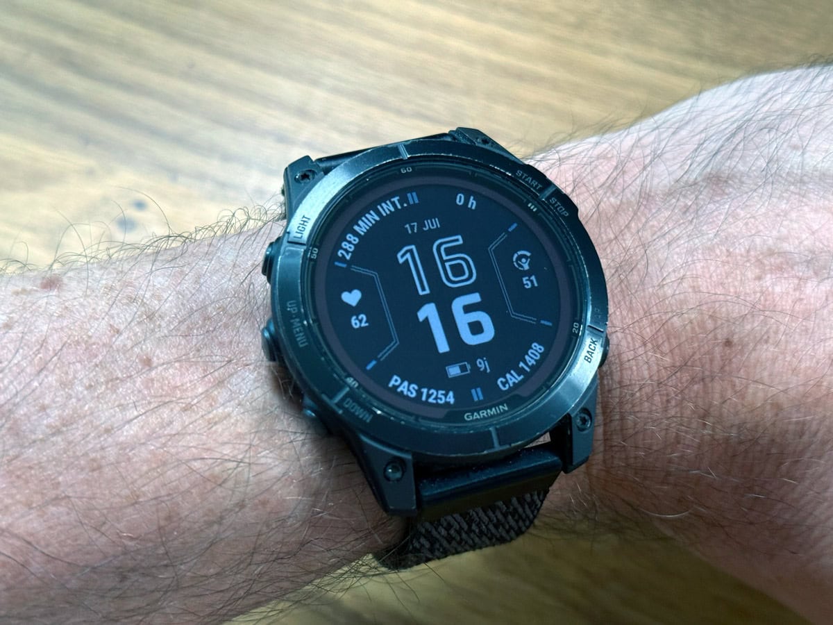 Montre Garmin fēnix 7 Pro Sapphire Solar au poignet